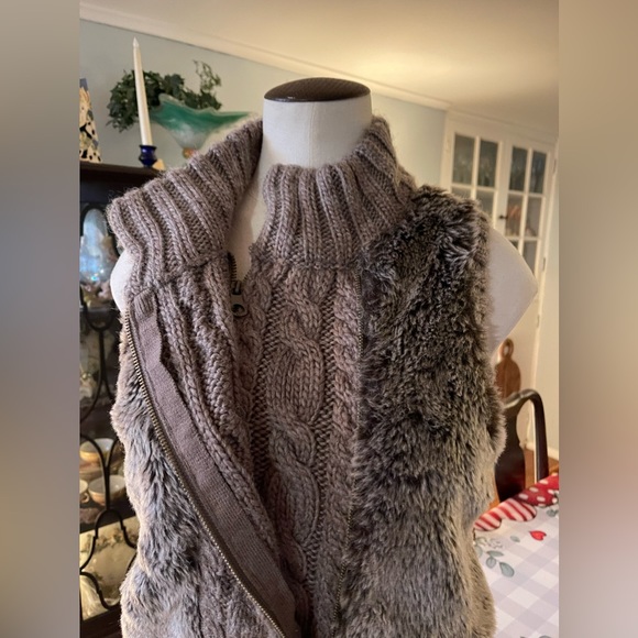 Fenn Wright Manson Jackets & Blazers - COZY VEST Sweater and vegan furry comfort
